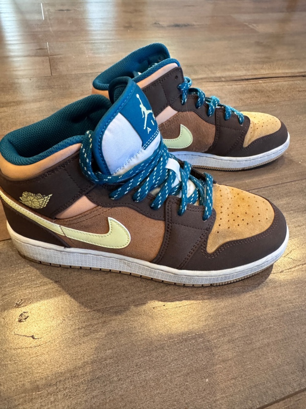 Jordan 1’S Women’s/Or Kids' Mid-Top Sneakers in Brown, Tan & Teal